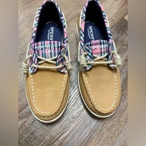 NWOT Sperry Topsider Memory Foam Shoes Girl’s Size 2